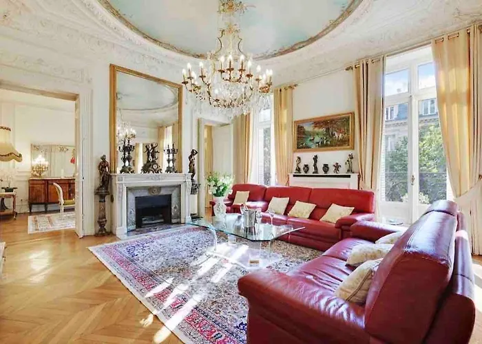 Elegant Roosevelt Paris