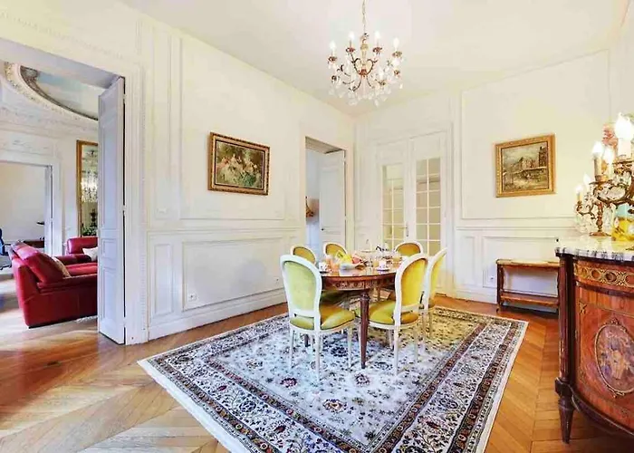 Elegant Roosevelt Apartment *