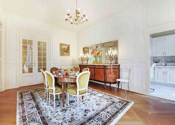 Elegant Roosevelt * Paris