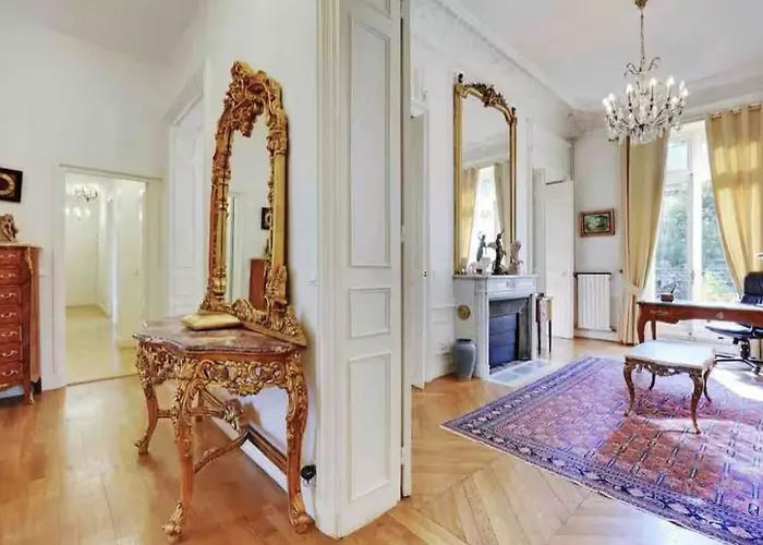 Elegant Roosevelt Apartment Paris