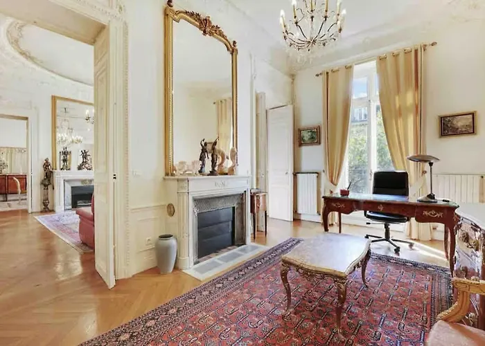 Elegant Roosevelt Apartment Paris