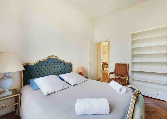 Elegant Roosevelt Apartment *