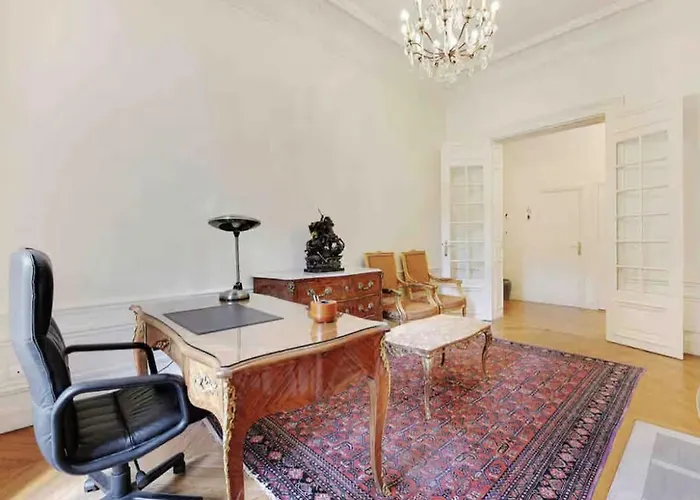 Elegant Roosevelt * Paris