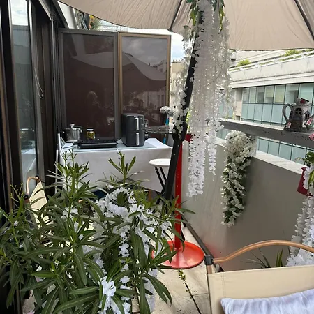 Elegant Roosevelt باريس