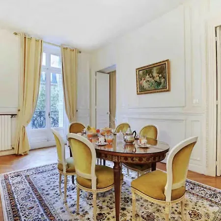 Апартаменты Elegant Roosevelt Париж